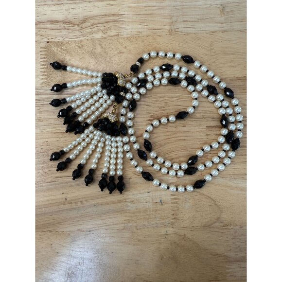 Vintage-Inspired Black & White Beaded Tassel Necklace lariat, sautoir, victorian - Picture 8 of 9